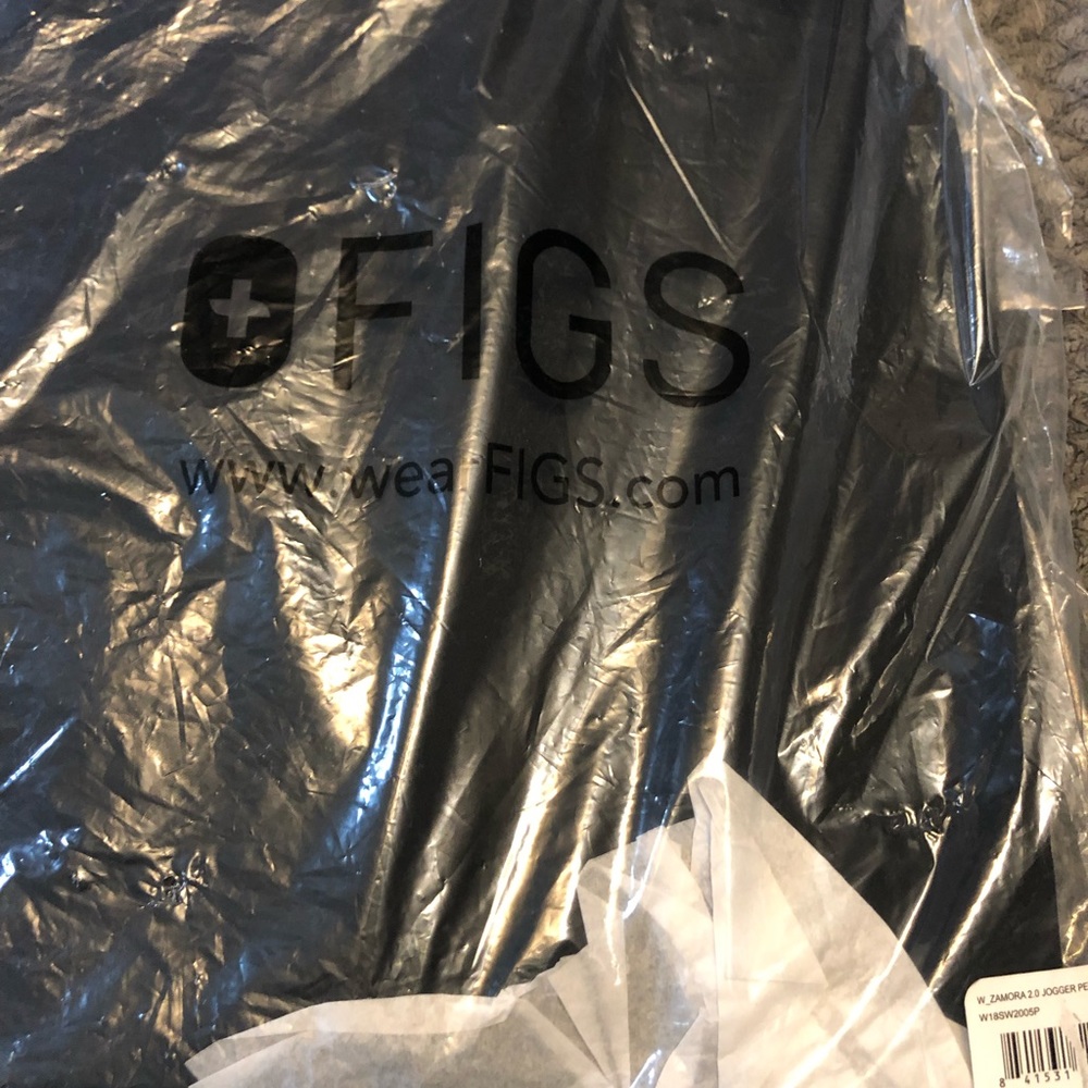 Figs jogger scrub bottoms. Never worn.